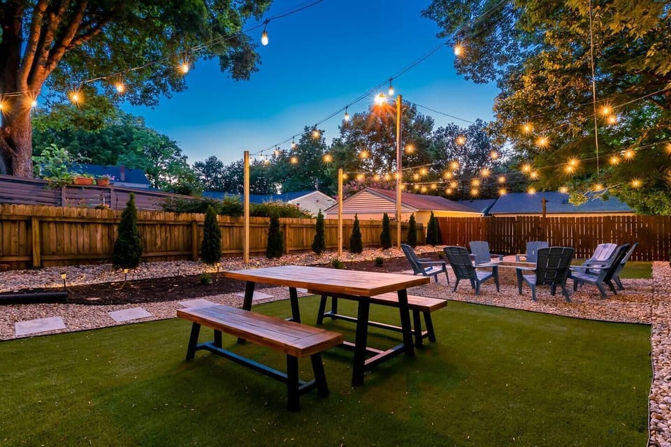 Huge outdoor oasis. Hot Tub BBQ and fire pit for your enjoyment