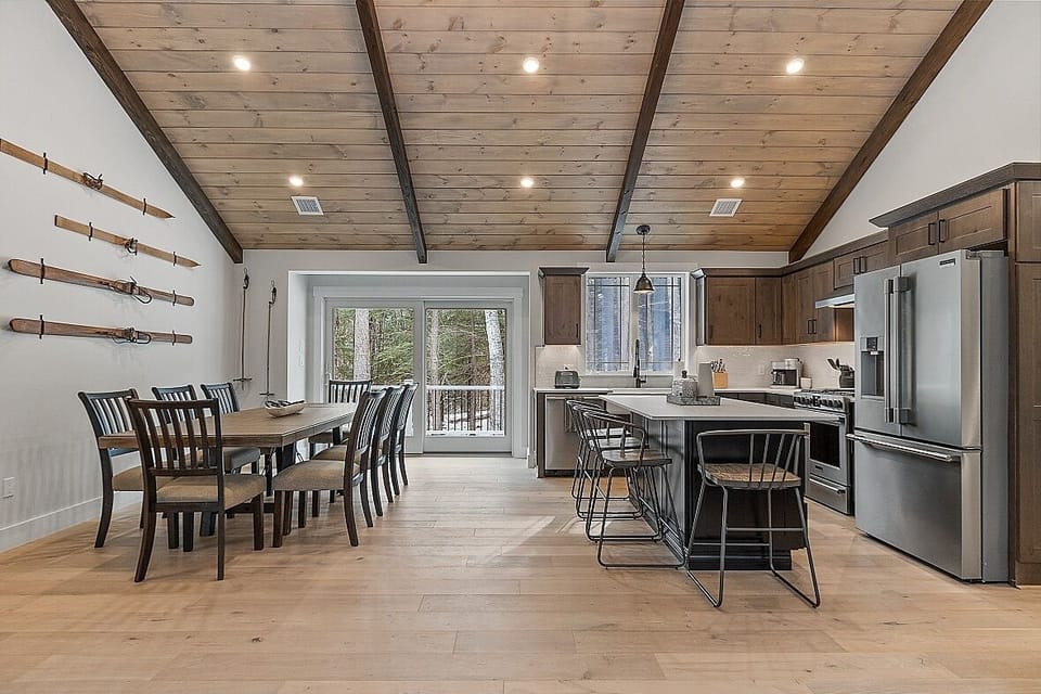 Dining & kitchen area
