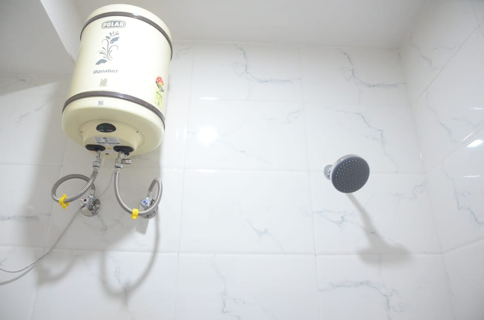 Standard Double Room | Bathroom | Slippers