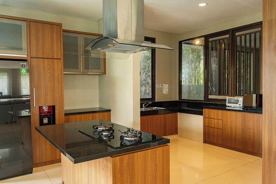 4 Bedrooms Villa with Private Pool | Shared kitchen | Fridge, microwave, stovetop, toaster