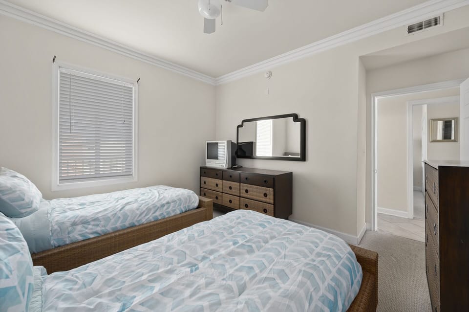 Twin bedrooom