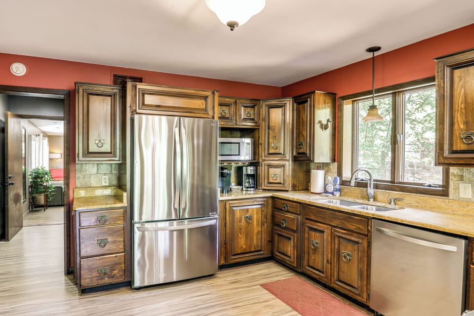 Kitchen | Cooking Basics | Coffee Maker | Paper Towels/Trash Bags | Main Floor
