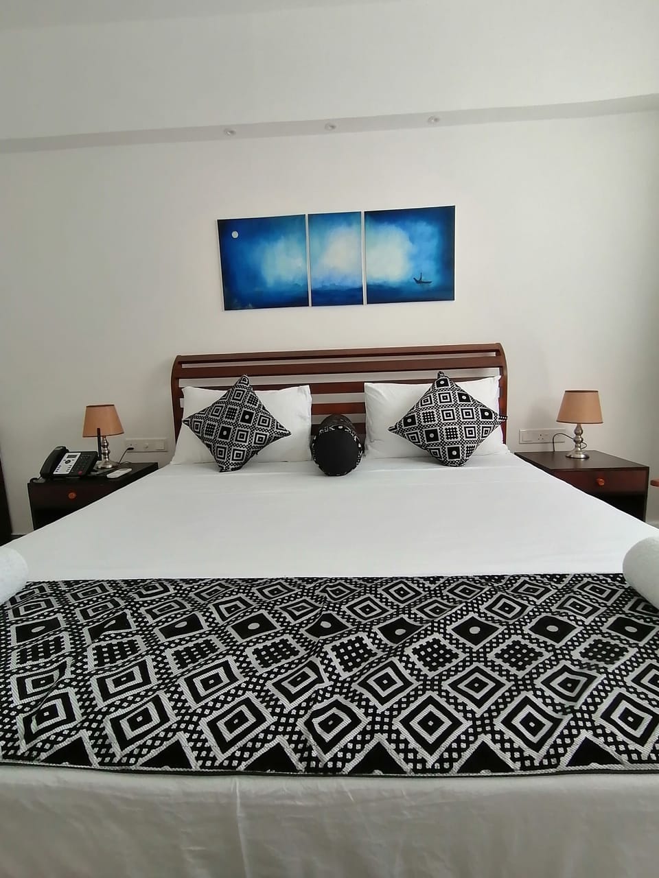 Deluxe Double Room | Minibar, in-room safe, desk, laptop workspace