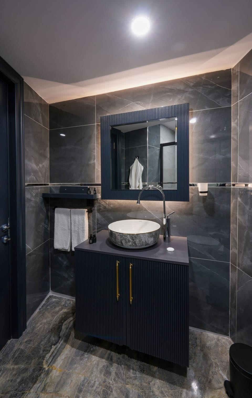 Superior Double Room, 1 King Bed | Bathroom | Designer toiletries, hair dryer, bathrobes, slippers