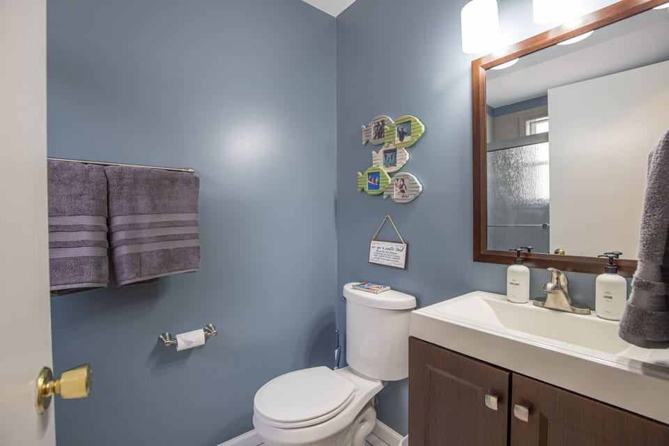 Bathroom with tub / shower in upper level area