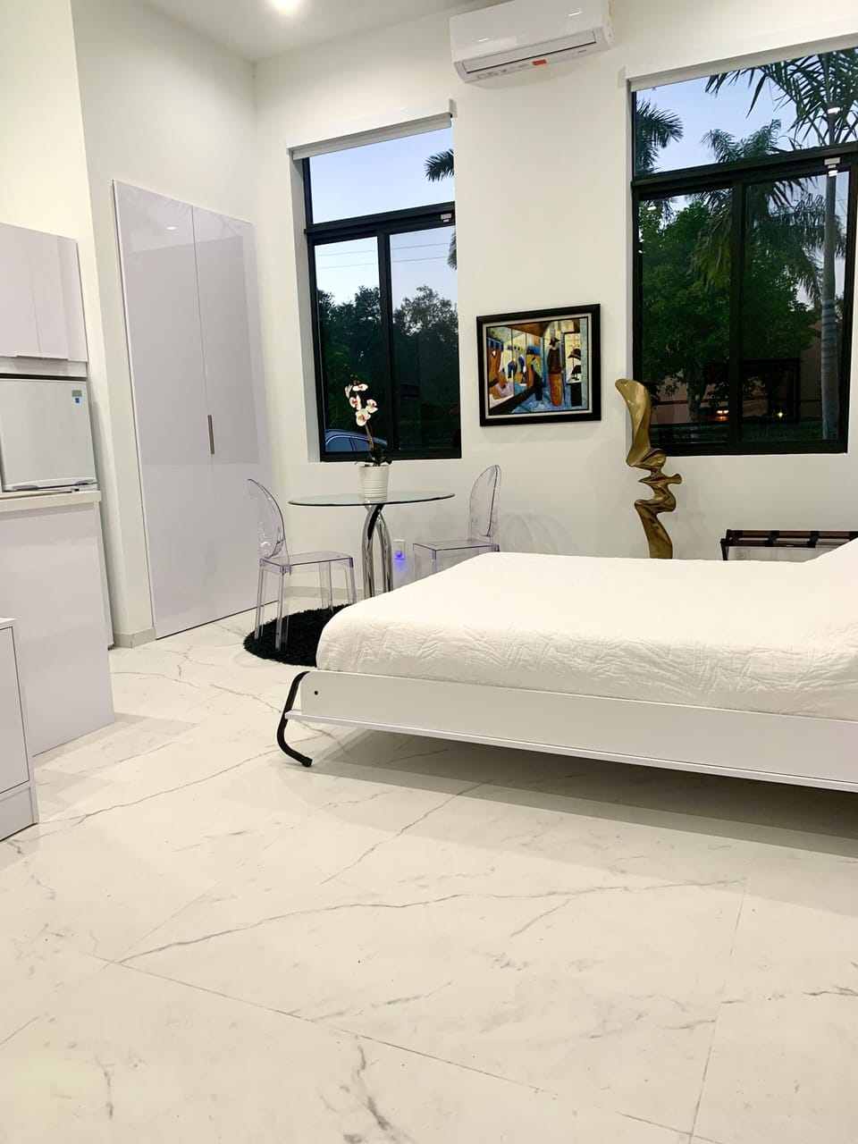 Deluxe Studio Suite (3) | Living area