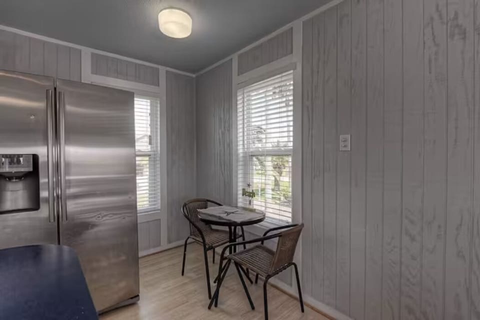 Cozy breakfast nook