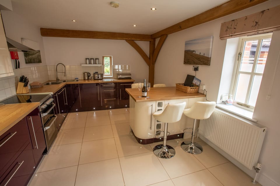 House, 2 Bedrooms | Private kitchen | Fridge, microwave, dishwasher, coffee/tea maker
