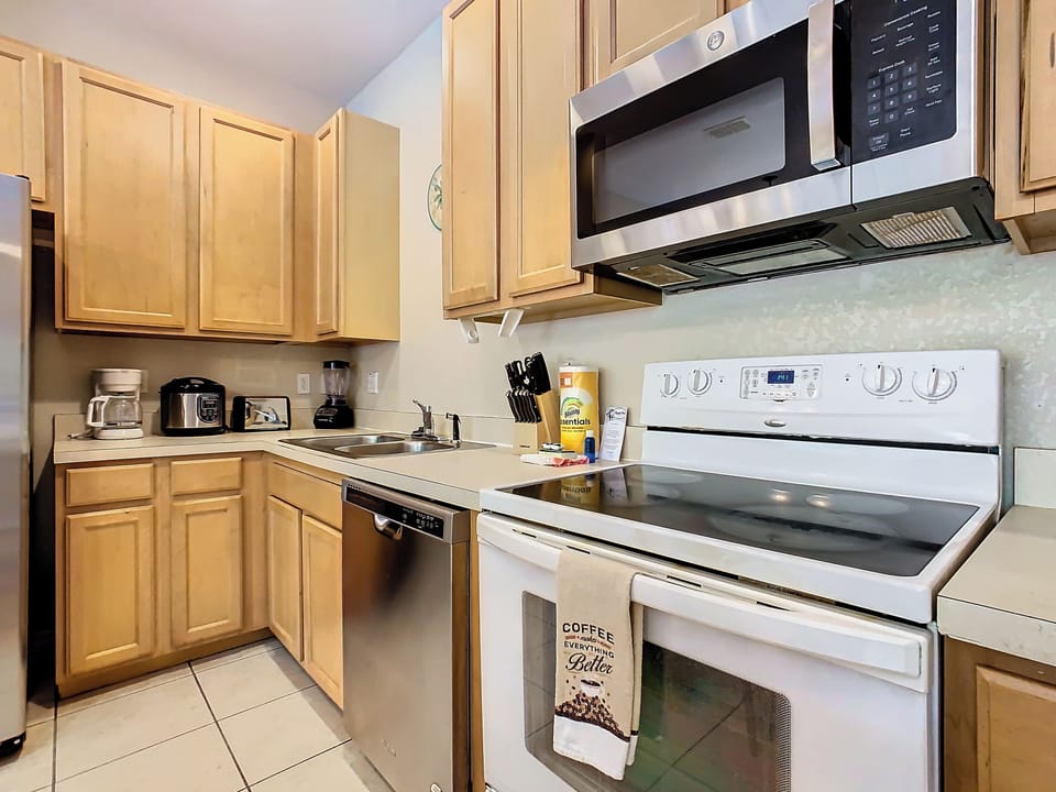 Full kitchen