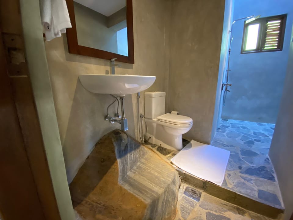Mountain View Villa | Bathroom | Free toiletries, hair dryer, bidet