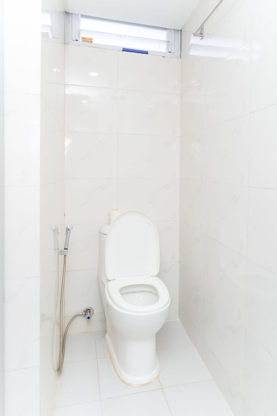 Shower, rainfall showerhead, eco-friendly toiletries, hair dryer
