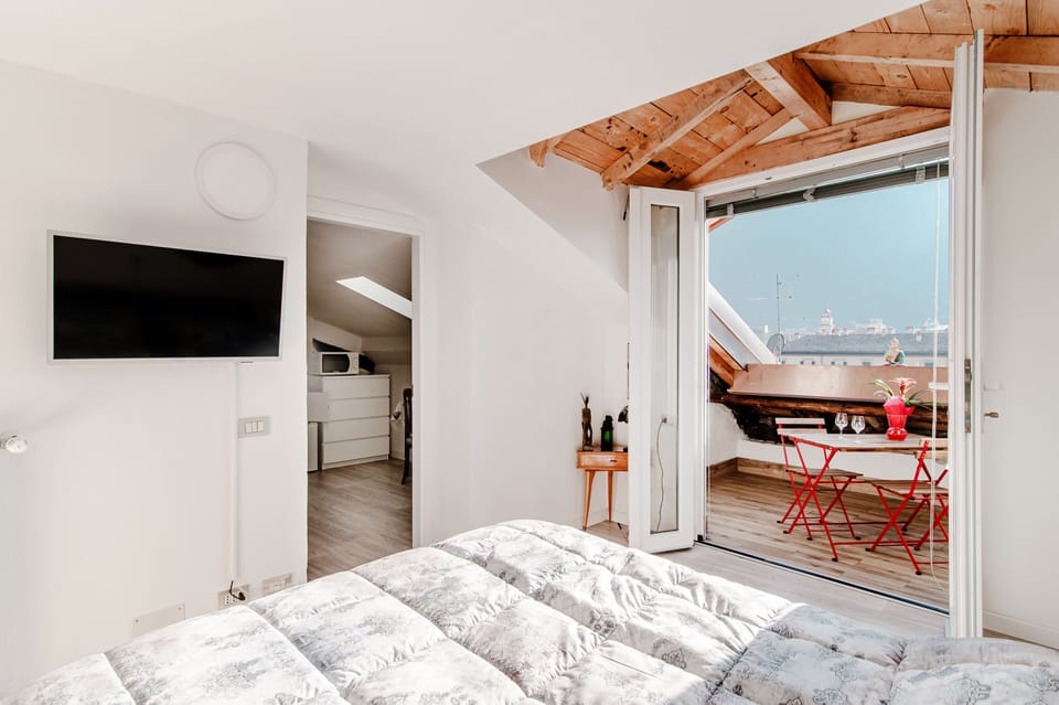 Panoramic Studio | Free WiFi, bed sheets