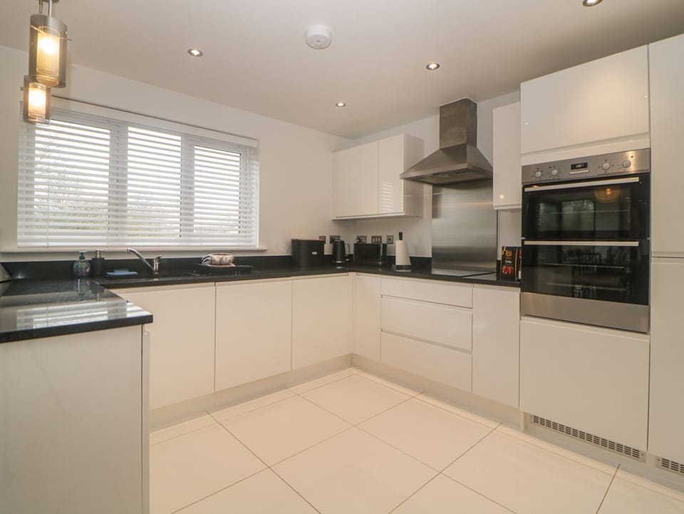 Fridge, dishwasher, electric kettle, toaster
