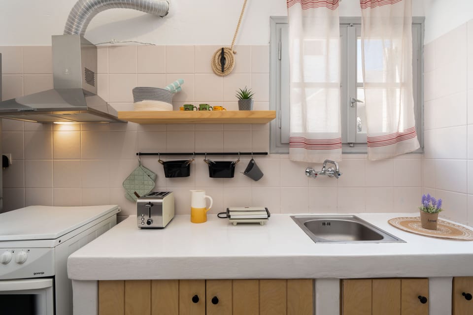 Classic Villa | Private kitchen | Fridge, oven, stovetop, espresso maker
