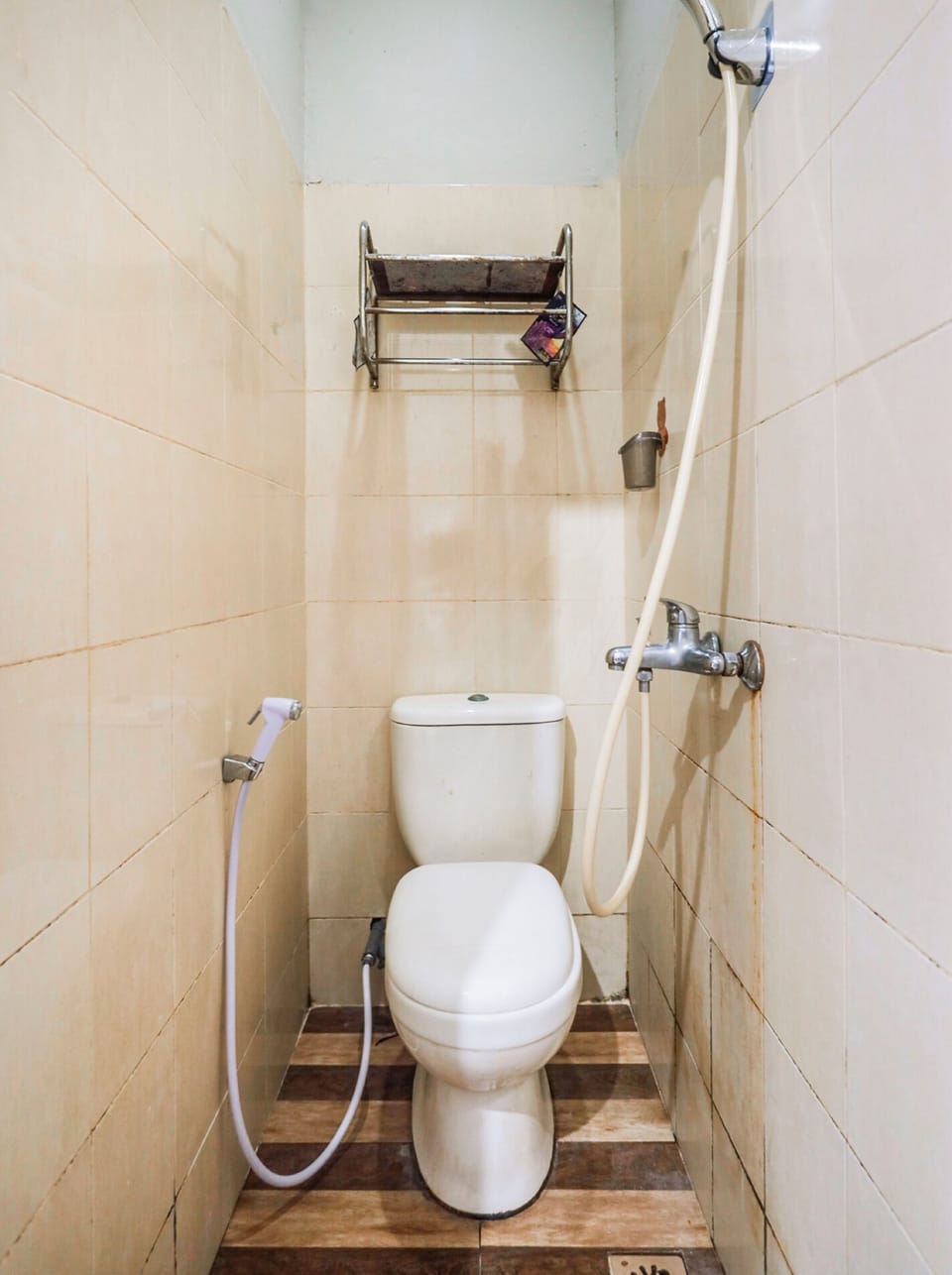 Shower, towels, toilet paper
