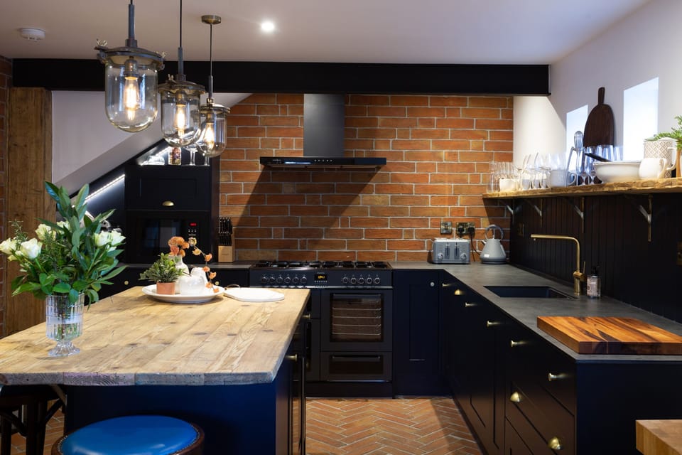 Luxury Apartment, Ensuite (The Workshop) | Shared kitchen