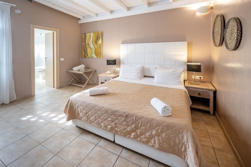 Superior Private Pool & Sea view (2+0) | In-room safe, individually decorated, desk, laptop workspace