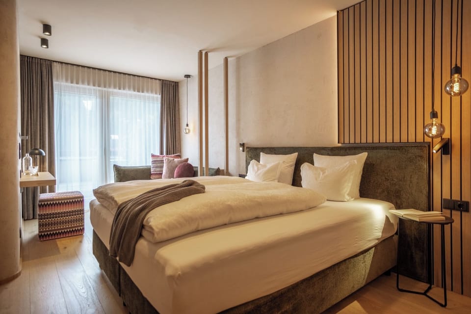 Deluxe Suite, Terrace | Hypo-allergenic bedding, minibar, in-room safe, soundproofing