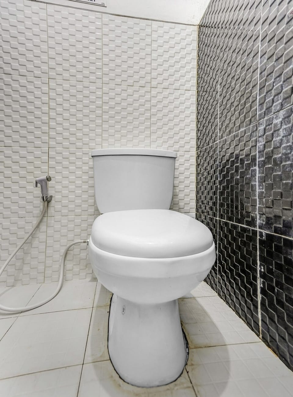 Standard Twin Room | Bathroom | Shower, rainfall showerhead, soap