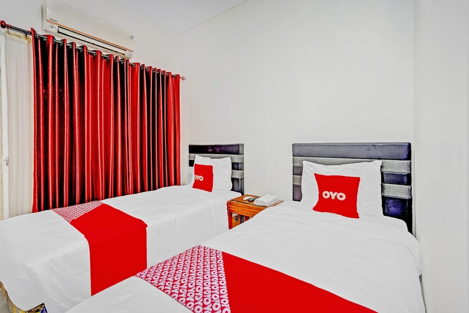 Standard Twin Room | Desk, free WiFi, bed sheets