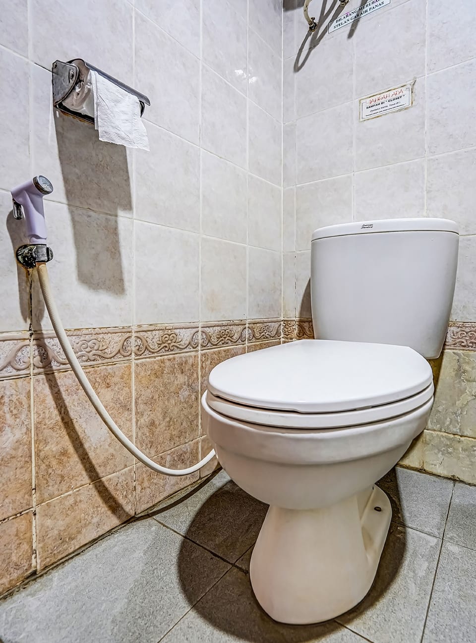 Basic Twin Room | Bathroom | Bidet, towels, toilet paper