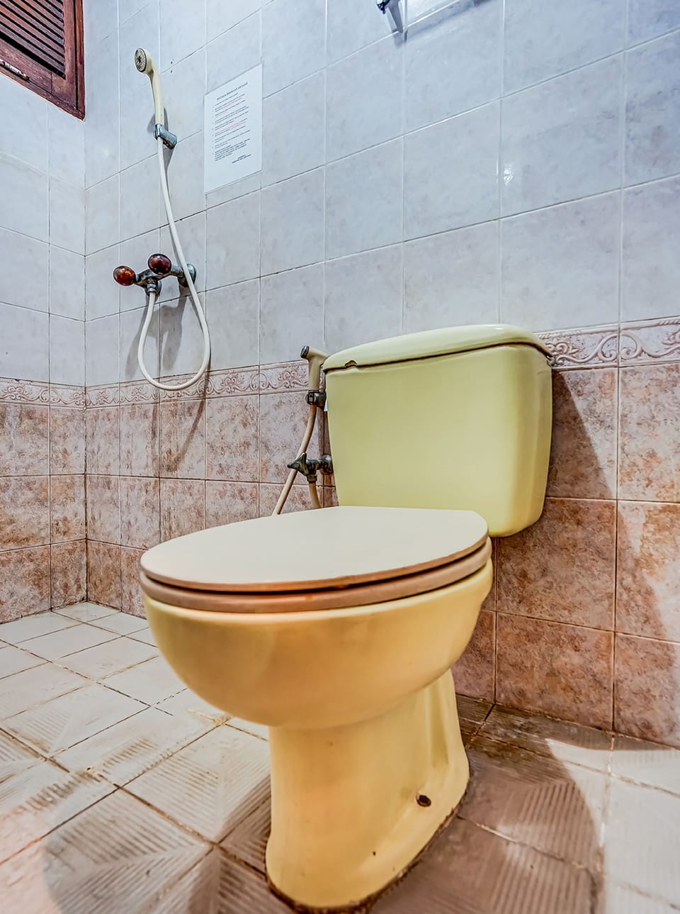 Basic Double Room | Bathroom | Bidet, towels, toilet paper