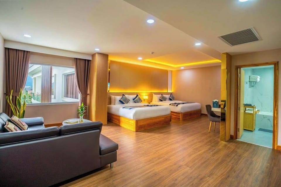 Deluxe Double or Twin Room | Egyptian cotton sheets, premium bedding, Select Comfort beds, desk
