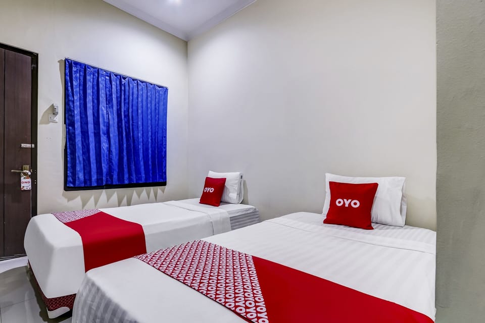 Standard Twin Room | Desk, laptop workspace, free WiFi, bed sheets