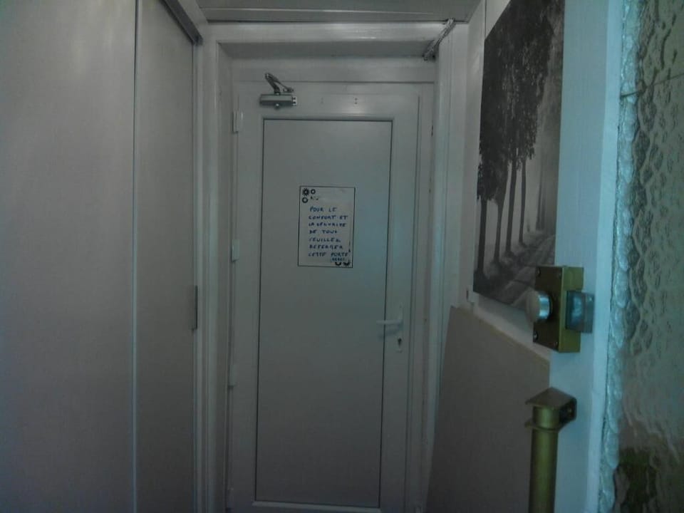 Check-in/check-out kiosk