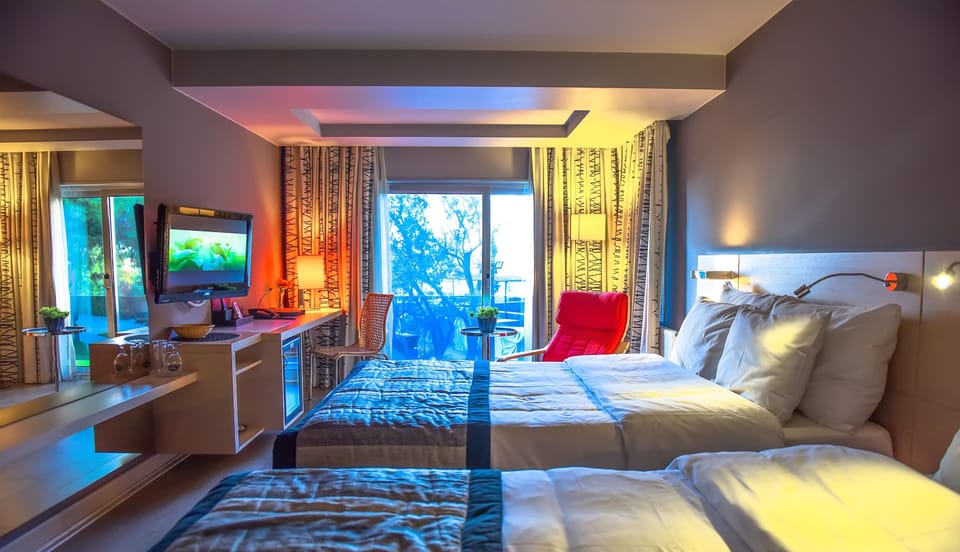 Deluxe  Room | Egyptian cotton sheets, premium bedding, down comforters, minibar