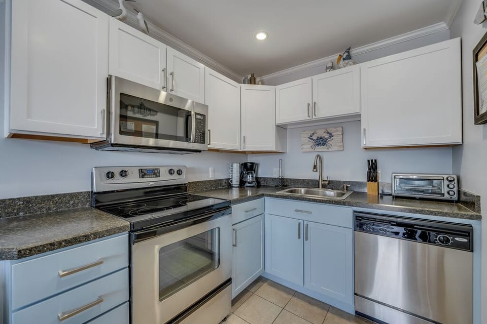 Mealtime will be a Bay Breeze in this Well-Stocked Kitchen!