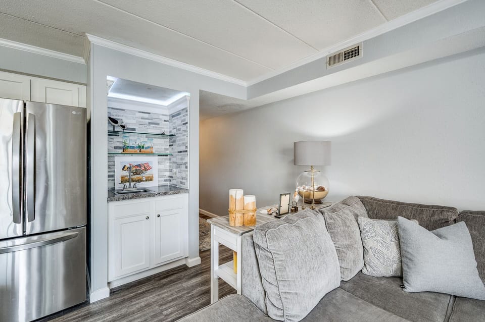 Gorgeous floors reminiscent to a trip on the boardwalk