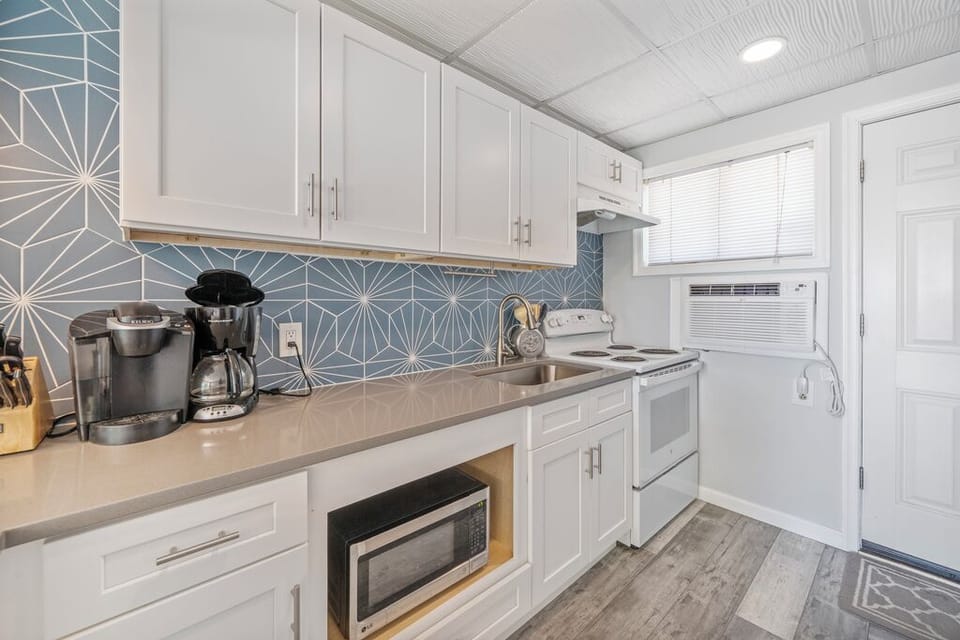 The chef in your family will fall in love with this well-equipped kitchenette!