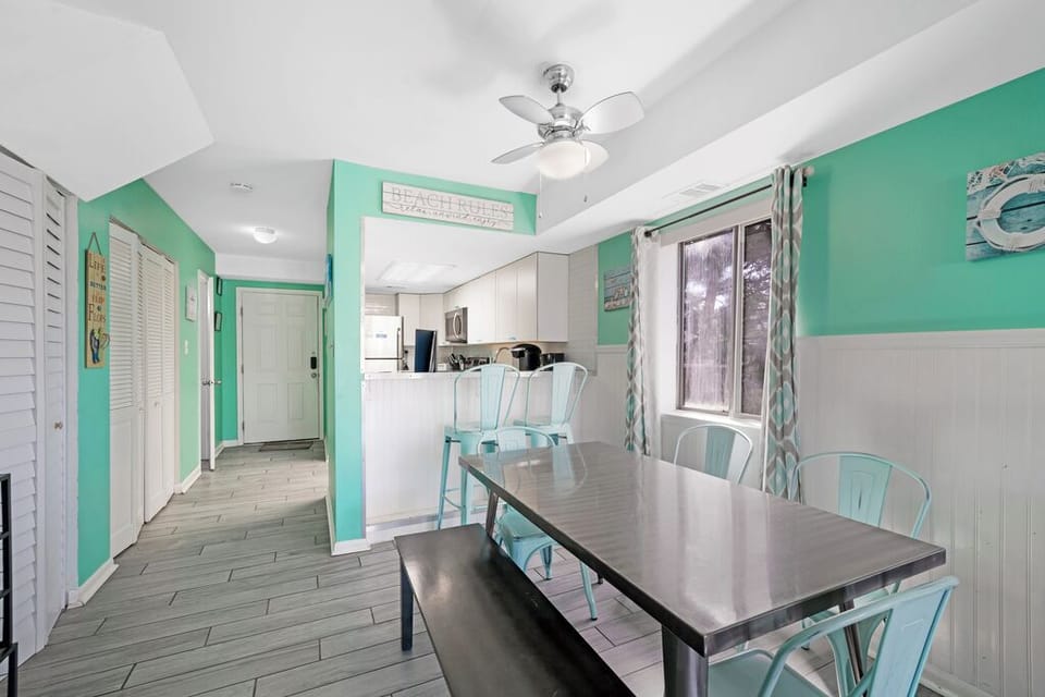 With a breakfast bar, there is plenty of space for your family to gather around for meals after soaking in the sun