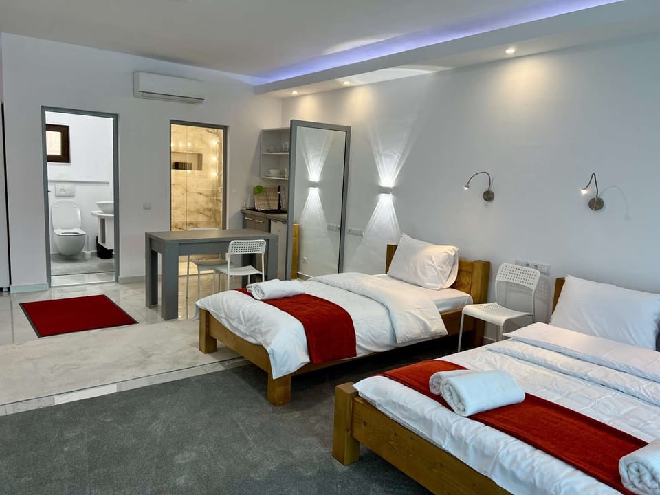 8. Standard room with lake view