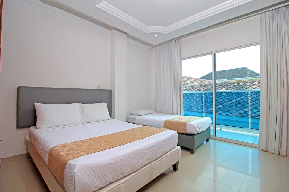 Standard Triple Room | Hypo-allergenic bedding, in-room safe, individually decorated