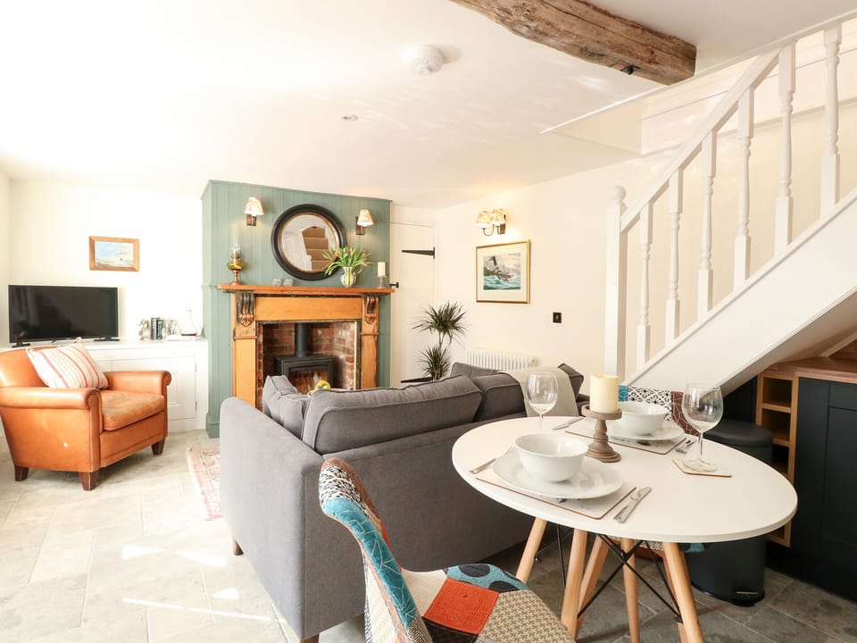 Cottage | Living area | Fireplace
