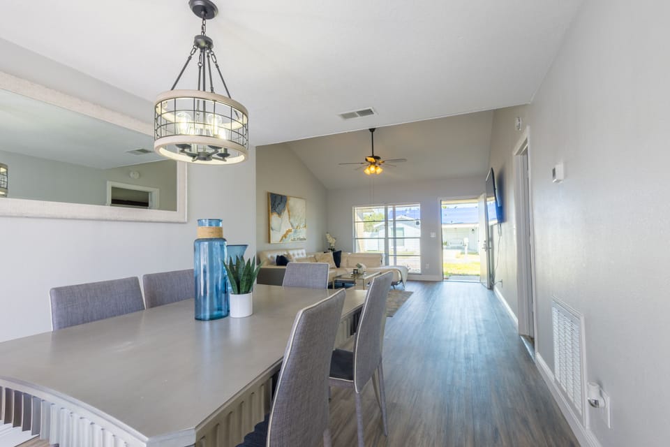 Family Villa | Private kitchen | Full-size fridge, microwave, oven, stovetop