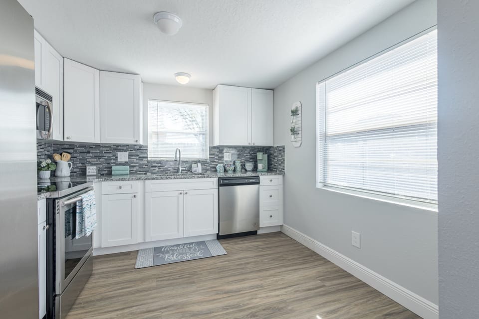 Family Villa | Private kitchen | Full-size fridge, microwave, oven, stovetop