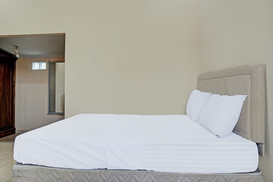 Deluxe Double Room | Desk, laptop workspace, WiFi (free), bed sheets