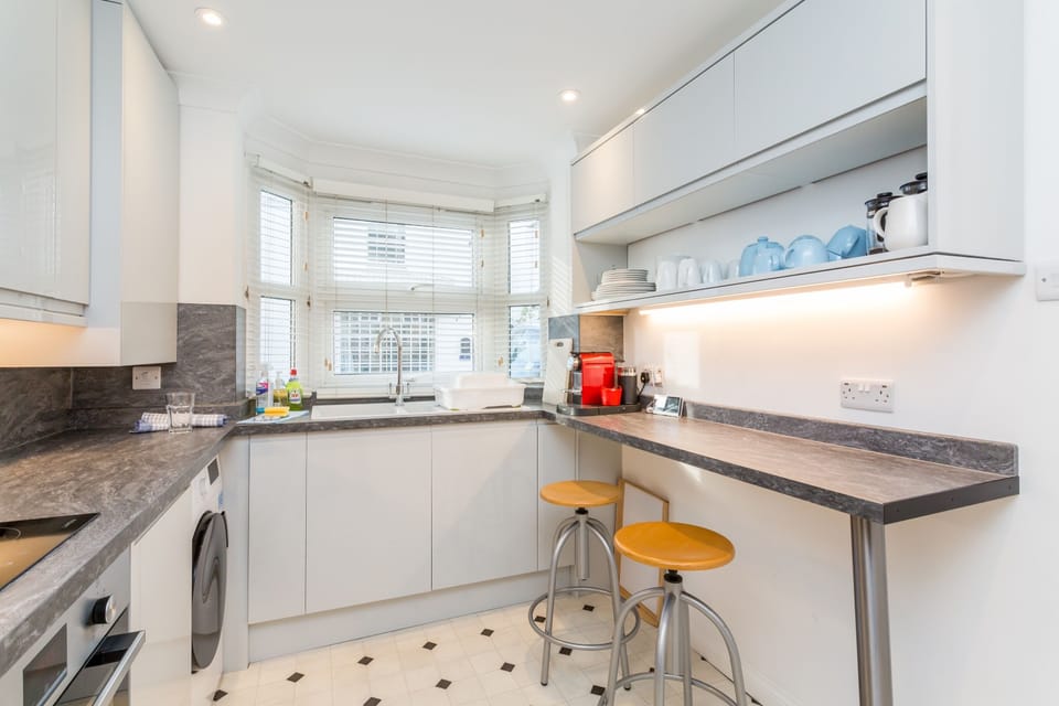 Family House | Private kitchen | Fridge, microwave, oven, stovetop
