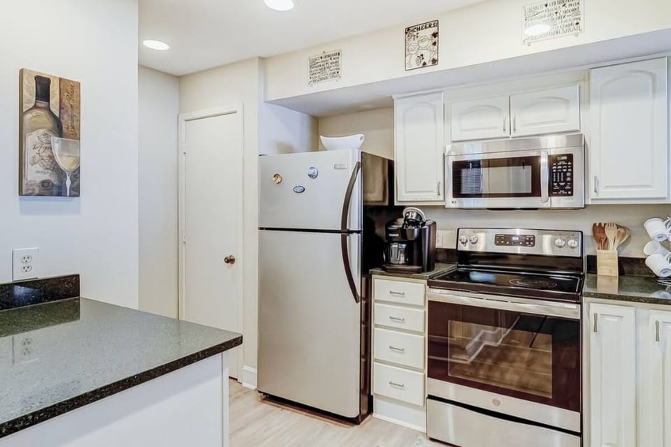 Fridge has automatic ice maker.
Keurig combo has single serve or full coffee pot