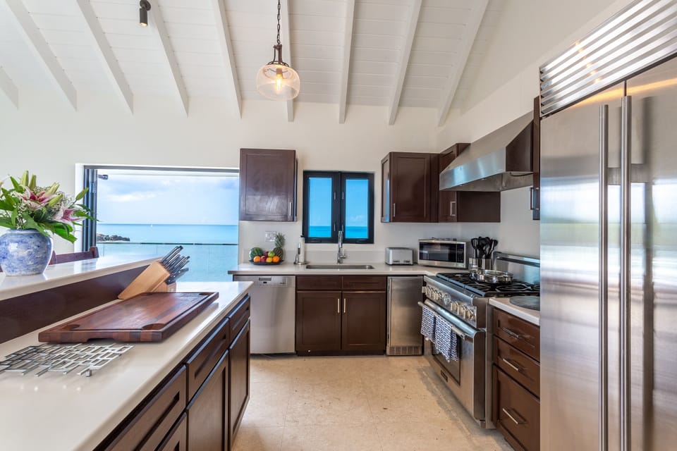 Villa (Mini Cooper) | Private kitchen | Full-size fridge, microwave, oven, dishwasher