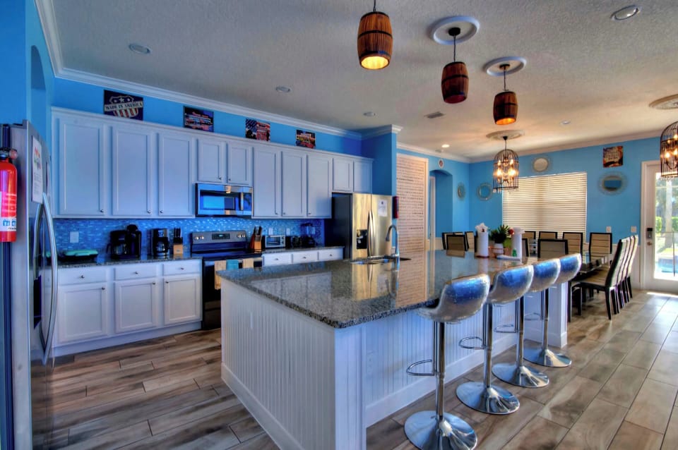 House, Ensuite, Garden View | Private kitchen | Full-size fridge, microwave, oven, stovetop