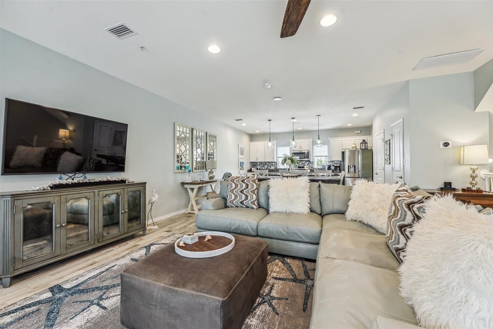 Key Breezes main level-living area 18a3813