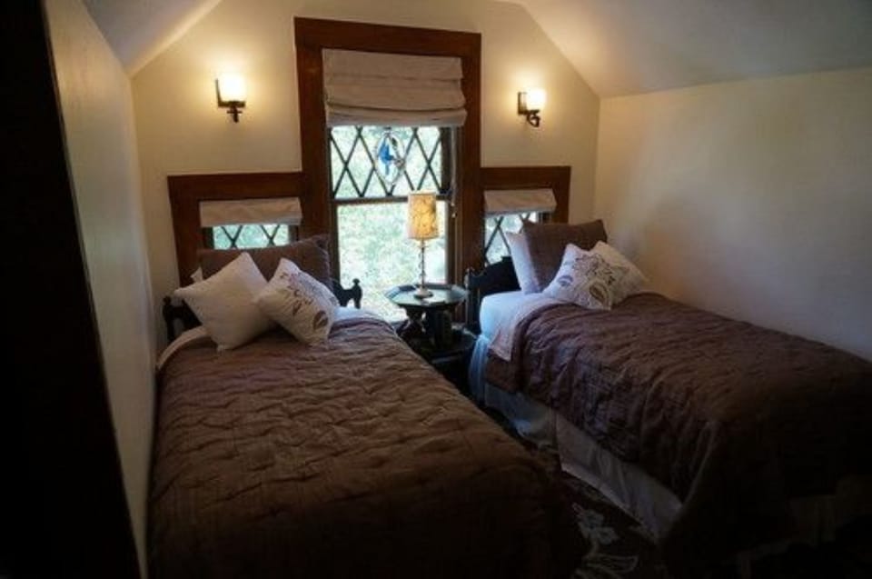 Classic Twin Room, 2 Twin Beds, Shared Bathroom, Garden View | Egyptian cotton sheets, premium bedding, down comforters, pillowtop beds