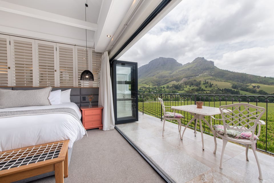 Junior Suite, 1 King Bed | Minibar, in-room safe, individually decorated, individually furnished