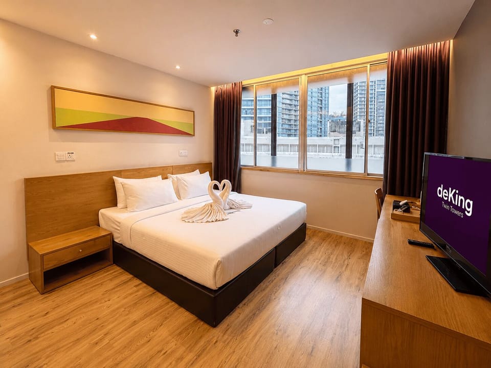 Superior King - City View | Minibar, in-room safe, desk, laptop workspace