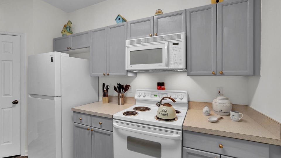 Kitchen (Angle)