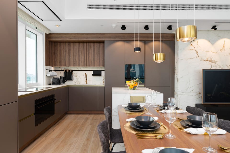 Deluxe Apartment | Private kitchen | Fridge, microwave, oven, stovetop